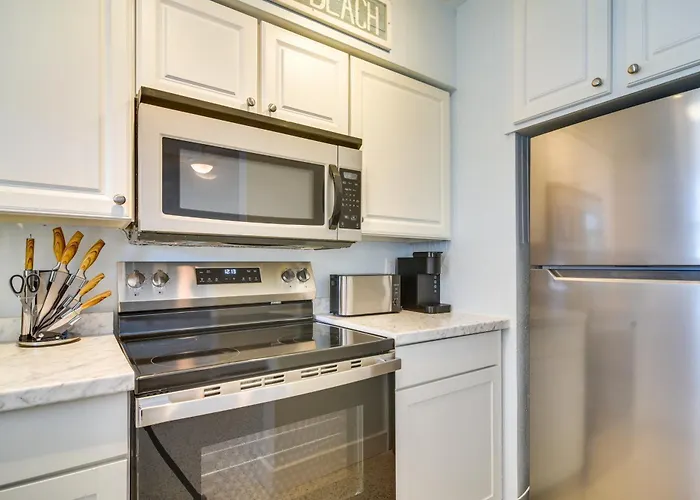 Indian Rocks Unit - Steps From The Shoreline Apartment *
