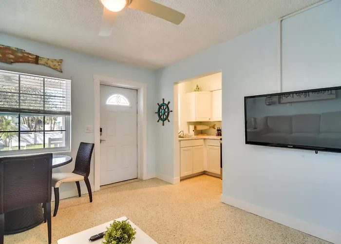 Apartment Indian Rocks Unit - Steps From The Shoreline *