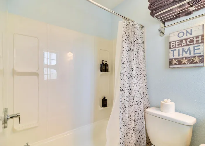 Indian Rocks Unit - Steps From The Shoreline Apartment