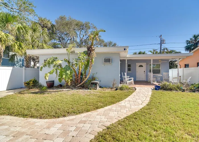 Indian Rocks Unit - Steps From The Shoreline Apartment
